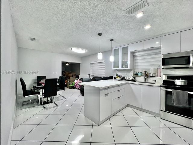 1430 W 42nd St, Hialeah, FL 33012