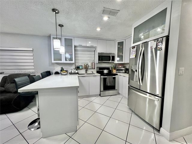 1430 W 42nd St, Hialeah, FL 33012