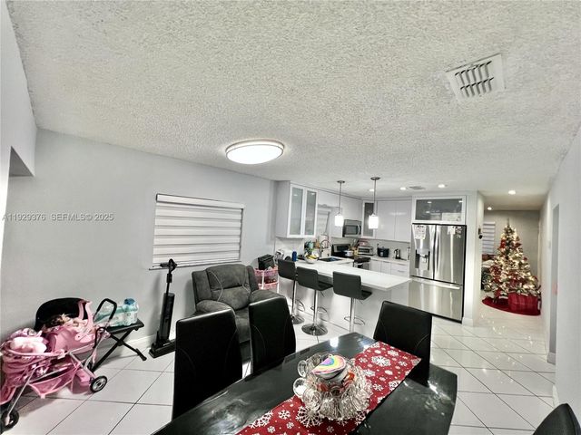 1430 W 42nd St, Hialeah, FL 33012