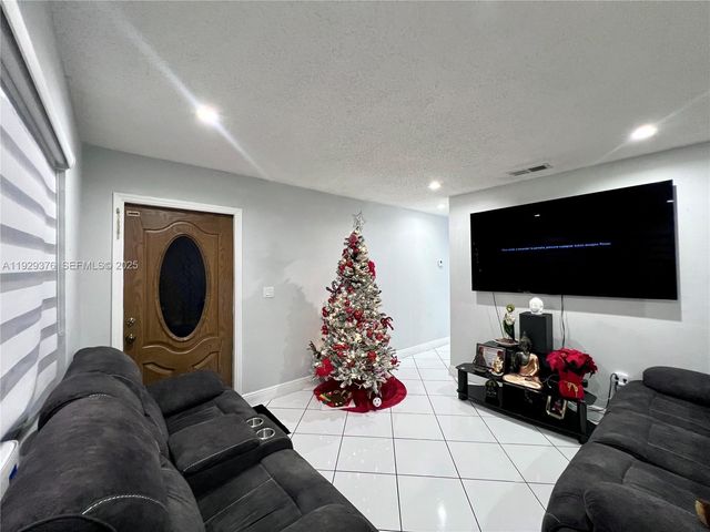 1430 W 42nd St, Hialeah, FL 33012