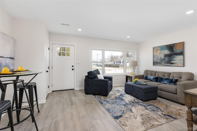 26707 Alger Boulevard, Madison Heights, MI 48071