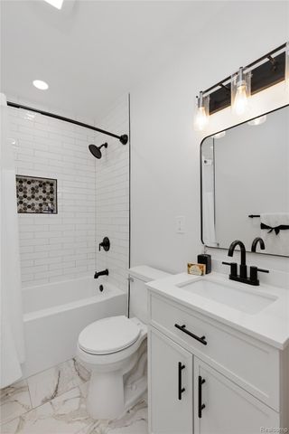 26707 Alger Boulevard, Madison Heights, MI 48071