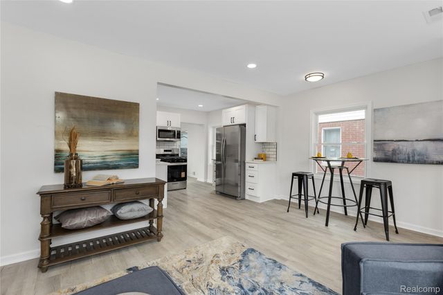 26707 Alger Boulevard, Madison Heights, MI 48071