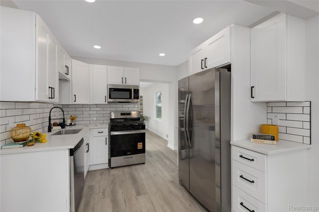 26707 Alger Boulevard, Madison Heights, MI 48071