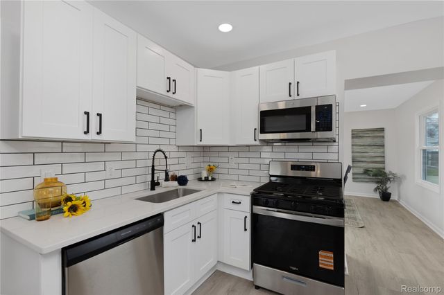 26707 Alger Boulevard, Madison Heights, MI 48071