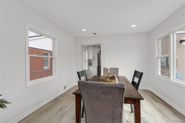 26707 Alger Boulevard, Madison Heights, MI 48071