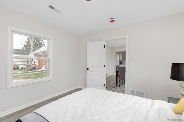 26707 Alger Boulevard, Madison Heights, MI 48071