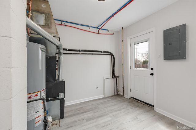 26707 Alger Boulevard, Madison Heights, MI 48071