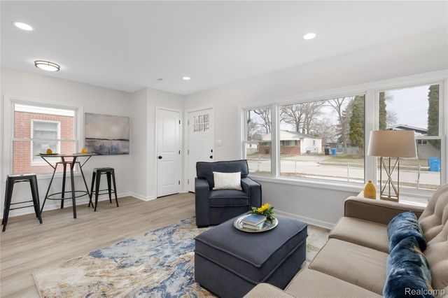 26707 Alger Boulevard, Madison Heights, MI 48071