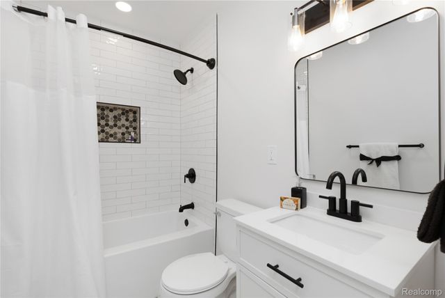 26707 Alger Boulevard, Madison Heights, MI 48071