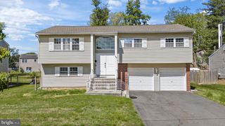 389 REGINA AVENUE, Hamilton, NJ 08619