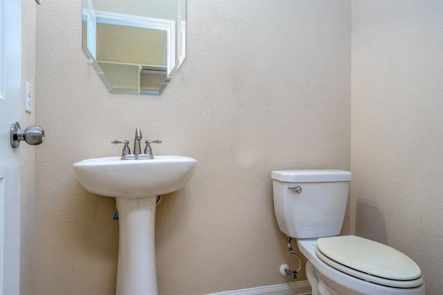 1906 Howth Avenue, Houston, TX 77051