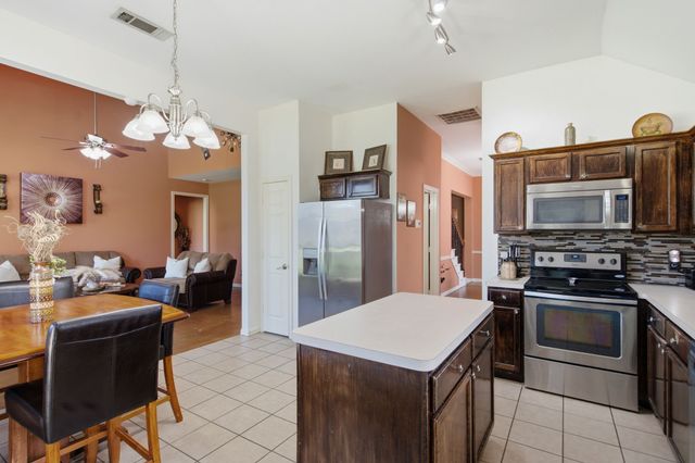 305 Ravenna Road, Lake Dallas, TX 75065