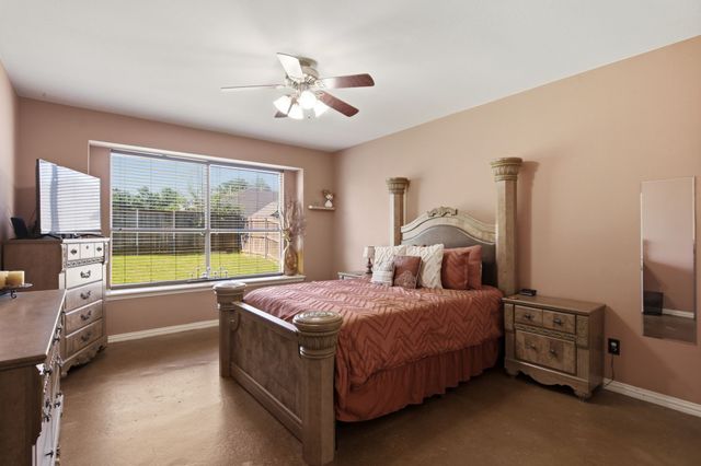 305 Ravenna Road, Lake Dallas, TX 75065