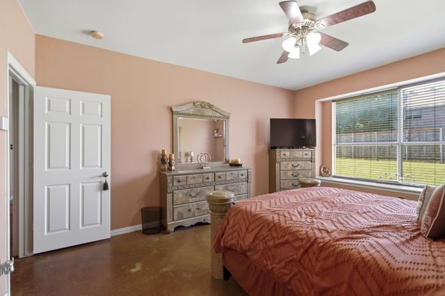 305 Ravenna Road, Lake Dallas, TX 75065
