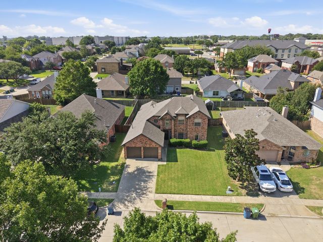 305 Ravenna Road, Lake Dallas, TX 75065