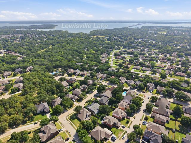 305 Ravenna Road, Lake Dallas, TX 75065