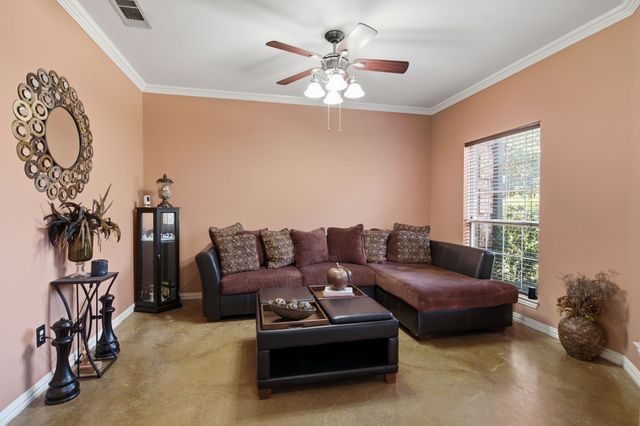 305 Ravenna Road, Lake Dallas, TX 75065