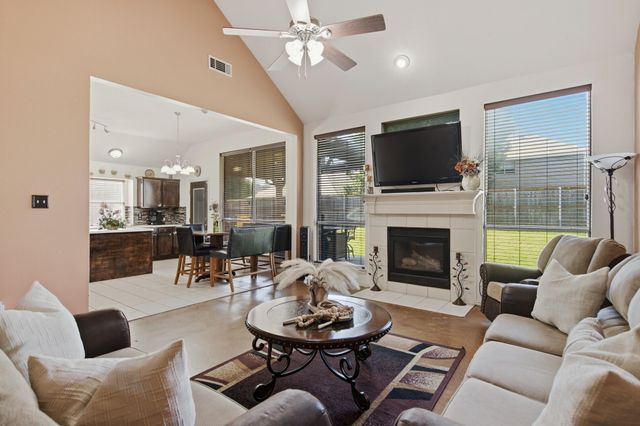 305 Ravenna Road, Lake Dallas, TX 75065