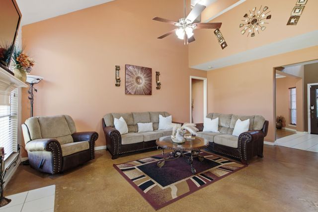 305 Ravenna Road, Lake Dallas, TX 75065