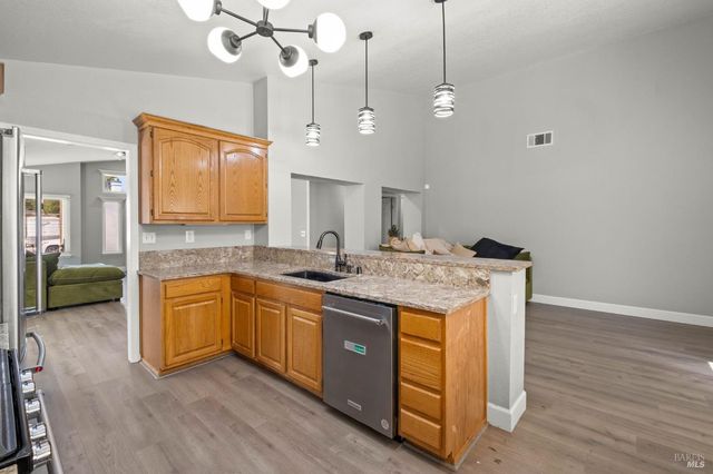 619 Rutgers St, Vacaville, CA 95687