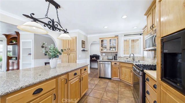 21104 Rosedell Drive, Saugus, CA 91350