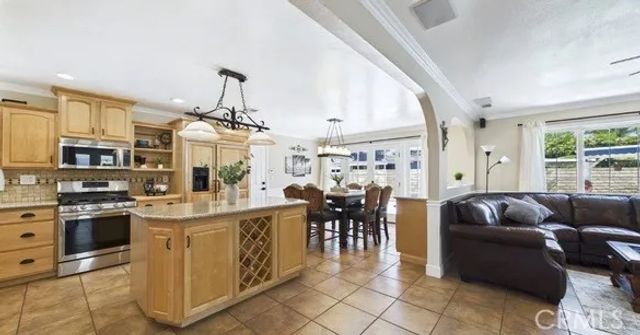 21104 Rosedell Drive, Saugus, CA 91350