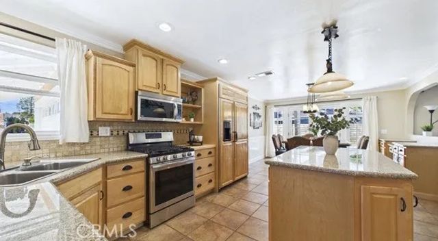 21104 Rosedell Drive, Saugus, CA 91350