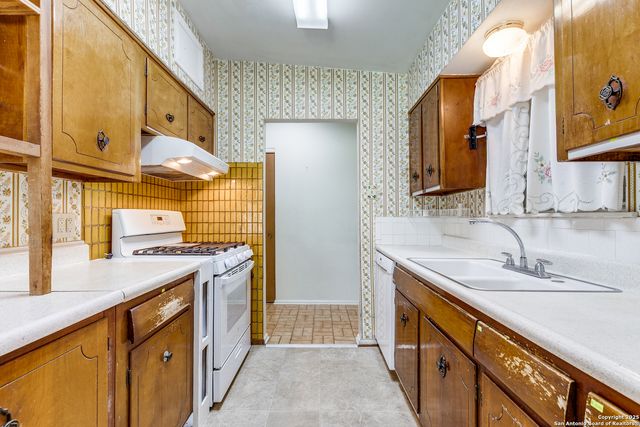1015 Mount Serolod, San Antonio, TX 78213