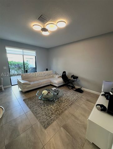 10377 W 34th Ct 10377, Hialeah, FL 33018