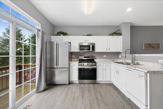 140 Station Park Circle, Grayslake, IL 60030