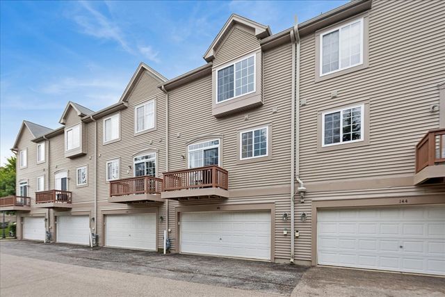 140 Station Park Circle, Grayslake, IL 60030