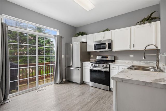 140 Station Park Circle, Grayslake, IL 60030