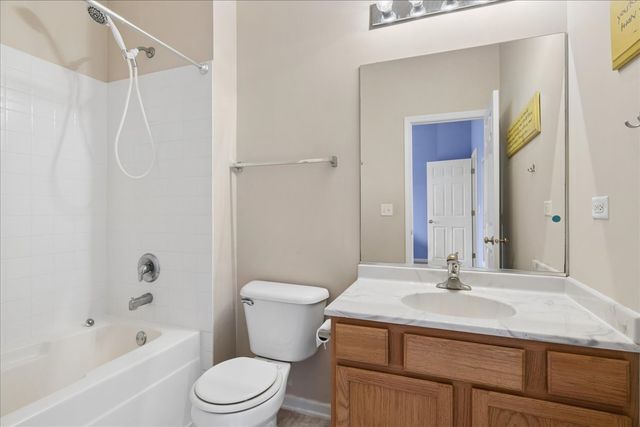 140 Station Park Circle, Grayslake, IL 60030