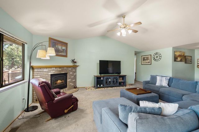 233 Mistletoe Ct, Angels Camp, CA 95222