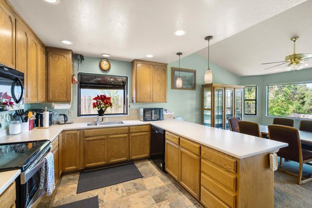 233 Mistletoe Ct, Angels Camp, CA 95222