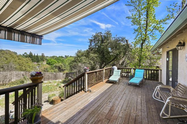 233 Mistletoe Ct, Angels Camp, CA 95222