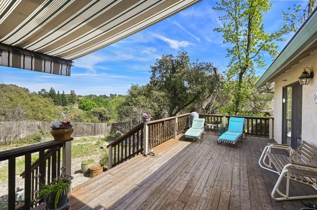 233 Mistletoe Ct, Angels Camp, CA 95222