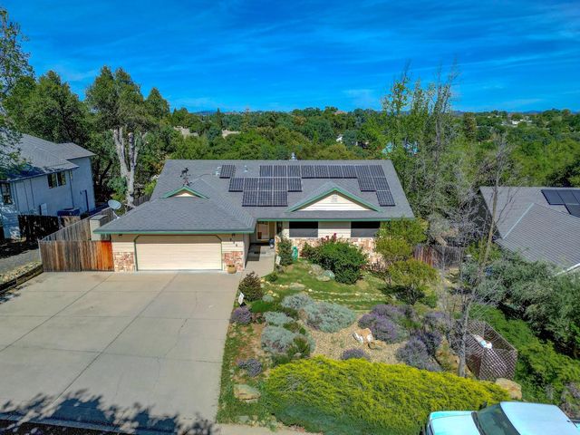 233 Mistletoe Ct, Angels Camp, CA 95222