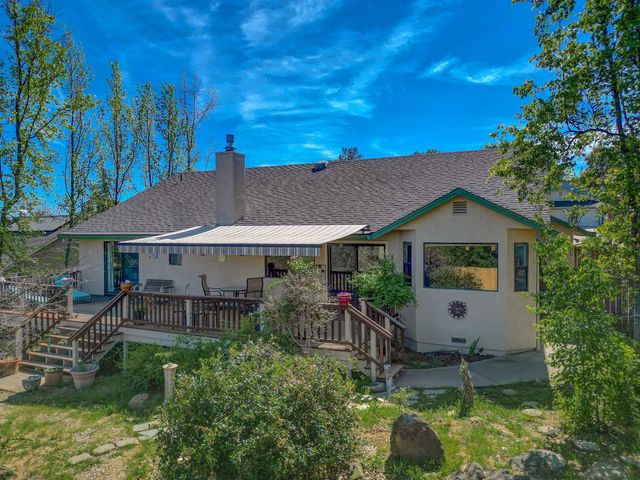233 Mistletoe Ct, Angels Camp, CA 95222