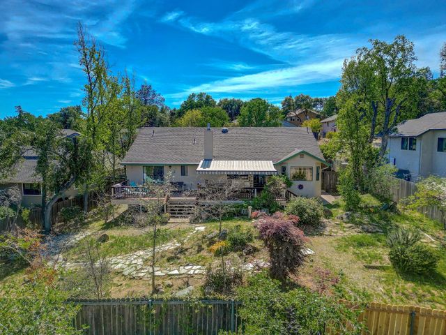 233 Mistletoe Ct, Angels Camp, CA 95222