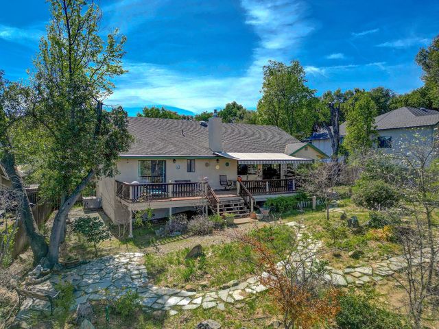 233 Mistletoe Ct, Angels Camp, CA 95222