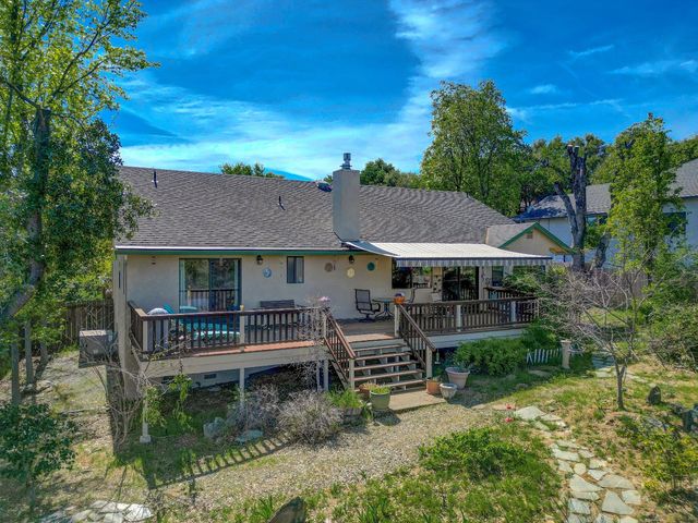 233 Mistletoe Ct, Angels Camp, CA 95222
