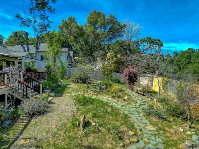 233 Mistletoe Ct, Angels Camp, CA 95222