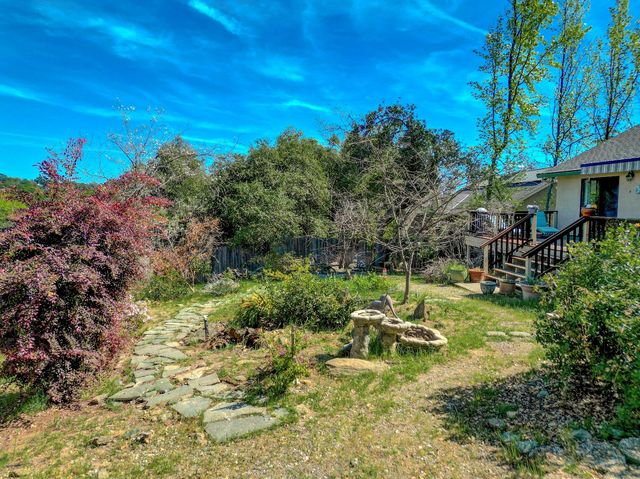 233 Mistletoe Ct, Angels Camp, CA 95222