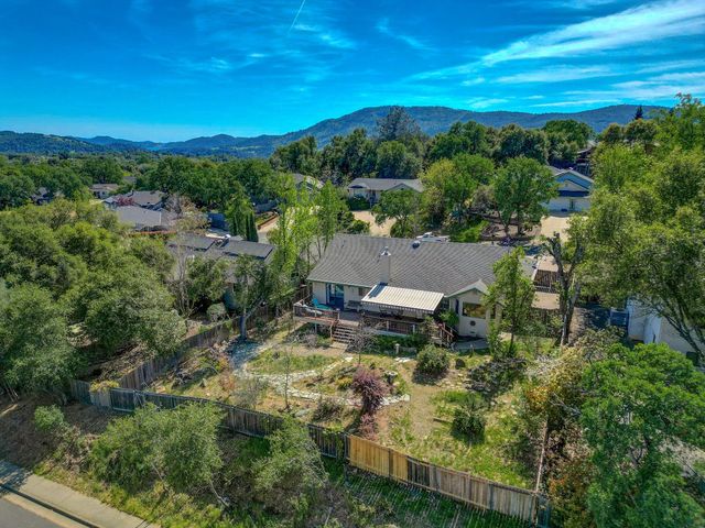 233 Mistletoe Ct, Angels Camp, CA 95222