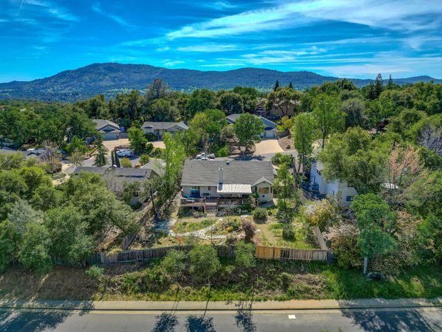 233 Mistletoe Ct, Angels Camp, CA 95222