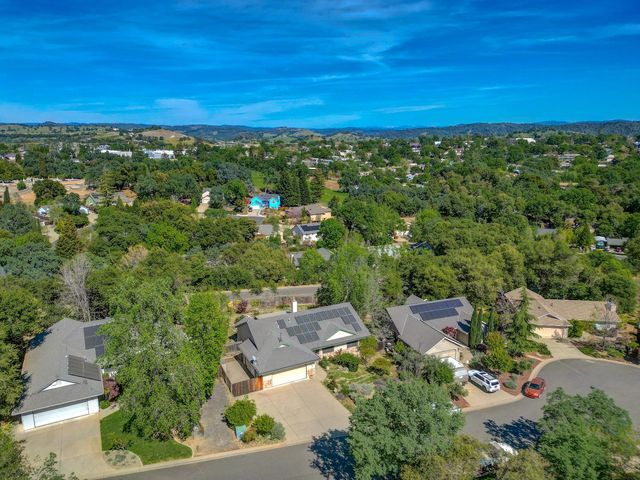 233 Mistletoe Ct, Angels Camp, CA 95222