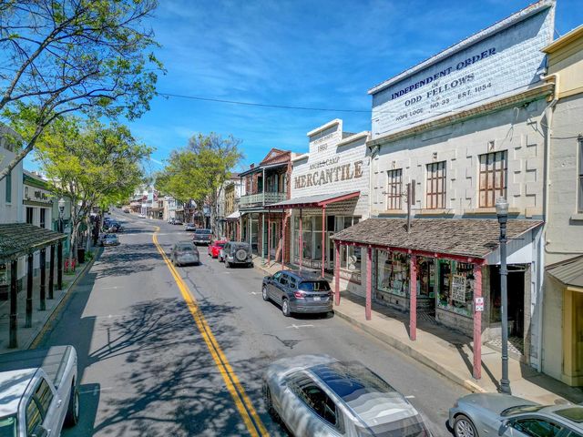 233 Mistletoe Ct, Angels Camp, CA 95222