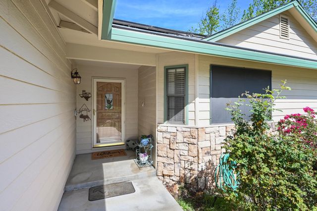 233 Mistletoe Ct, Angels Camp, CA 95222